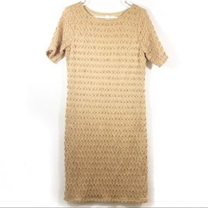 TACERA SHORT SLEEVE CREW NECK NUDE SHIFT DRESS - M